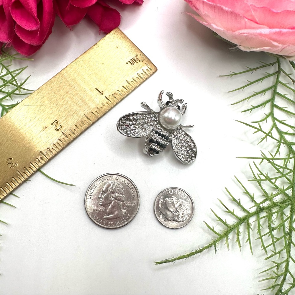 NEW⚜️Bumble Bee Crystal Embellished Brooch - Picture 5 of 6
